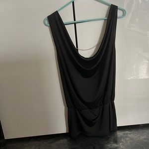 Dress/shirt with open back and gold chains in the back